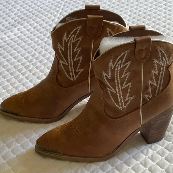 Very Volatile Taylor Western Boots - Picture 2 of 7
